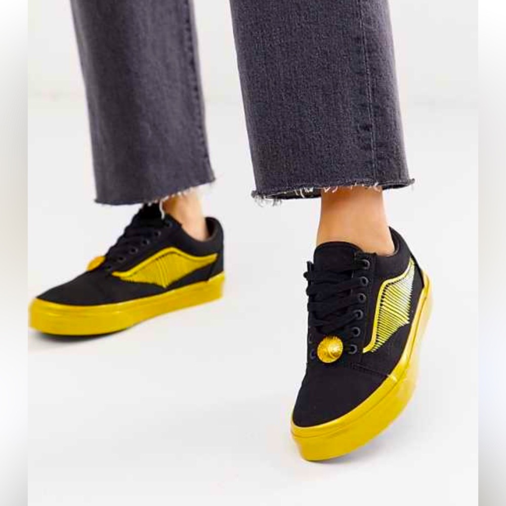 NWOT Van Off Wall Iconic Harry Potter Golden Unisex Men 7.5 Women 8.5